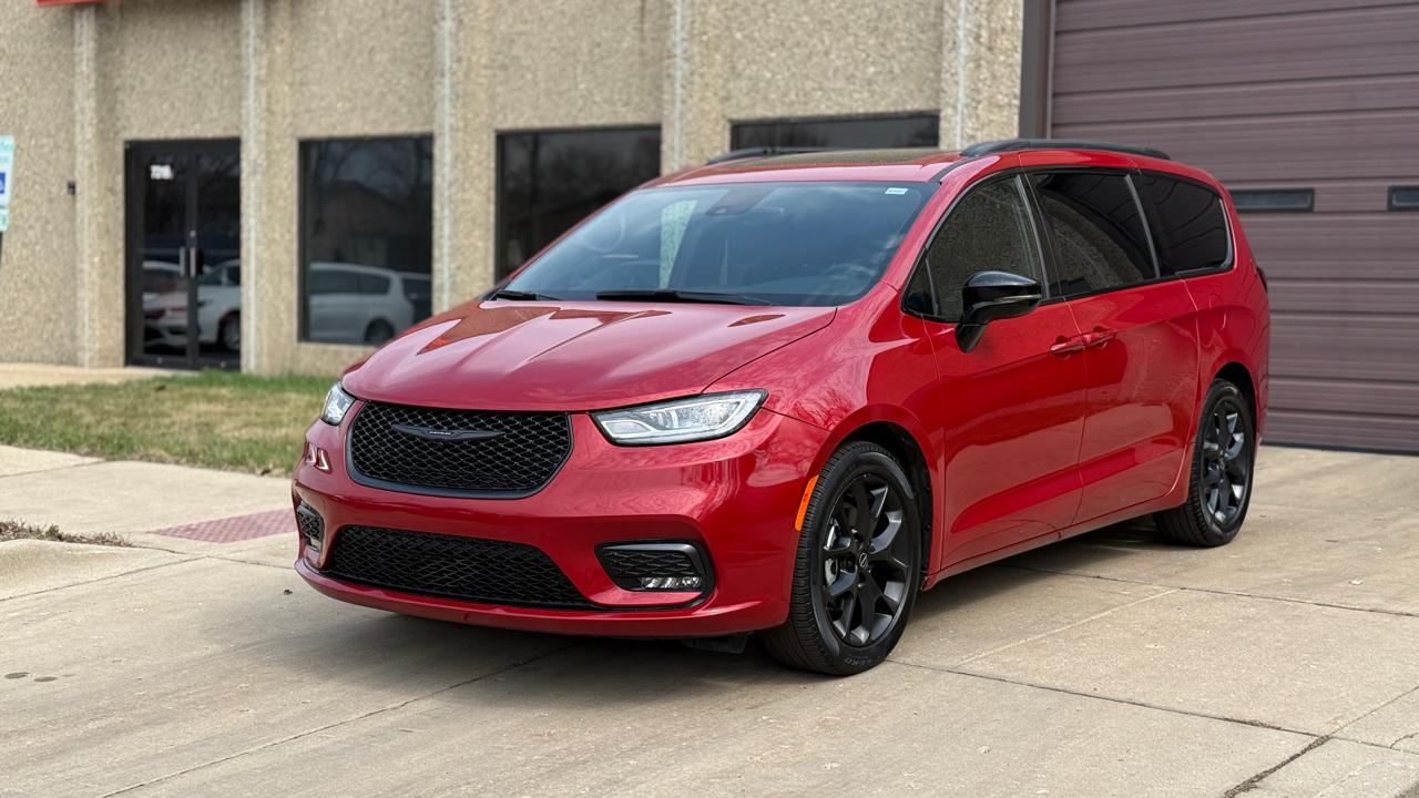 Chrysler Pacifica Limited 2025