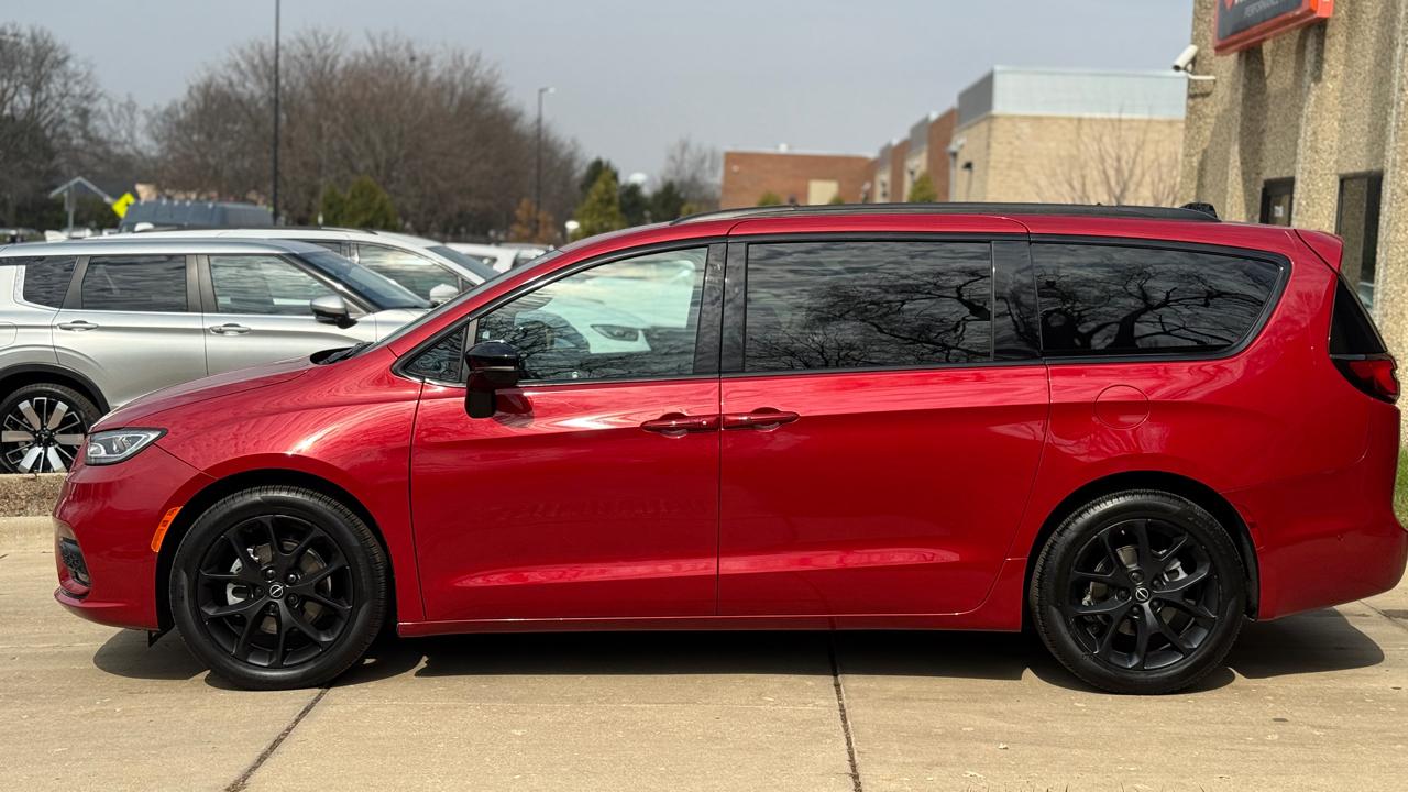 Chrysler Pacifica Limited 2025