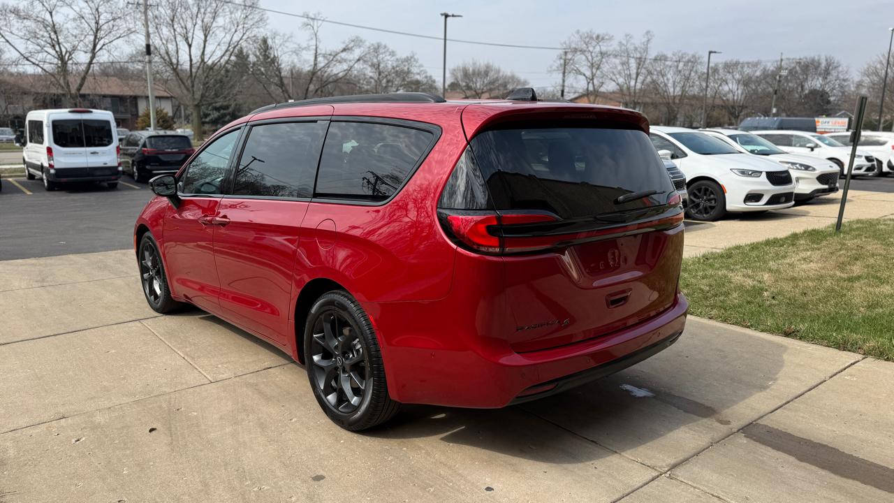 Chrysler Pacifica Limited 2025