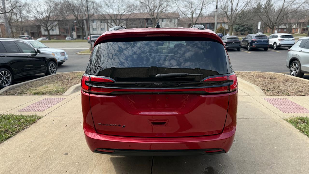 Chrysler Pacifica Limited 2025