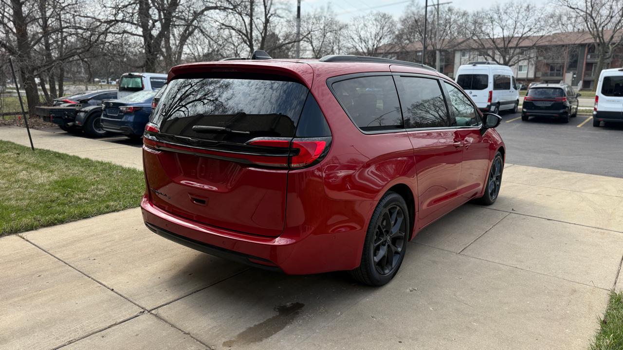 Chrysler Pacifica Limited 2025