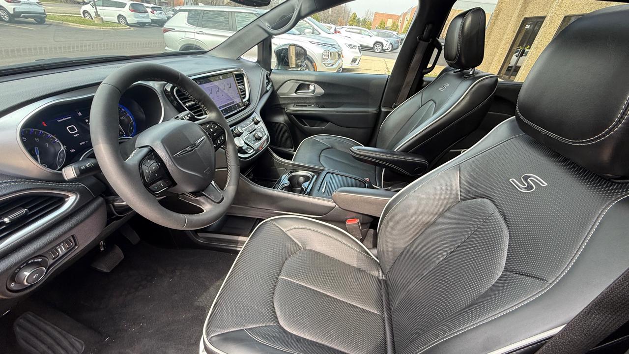 Chrysler Pacifica Limited 2025