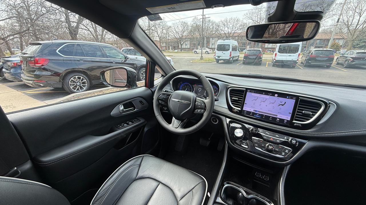 Chrysler Pacifica Limited 2025