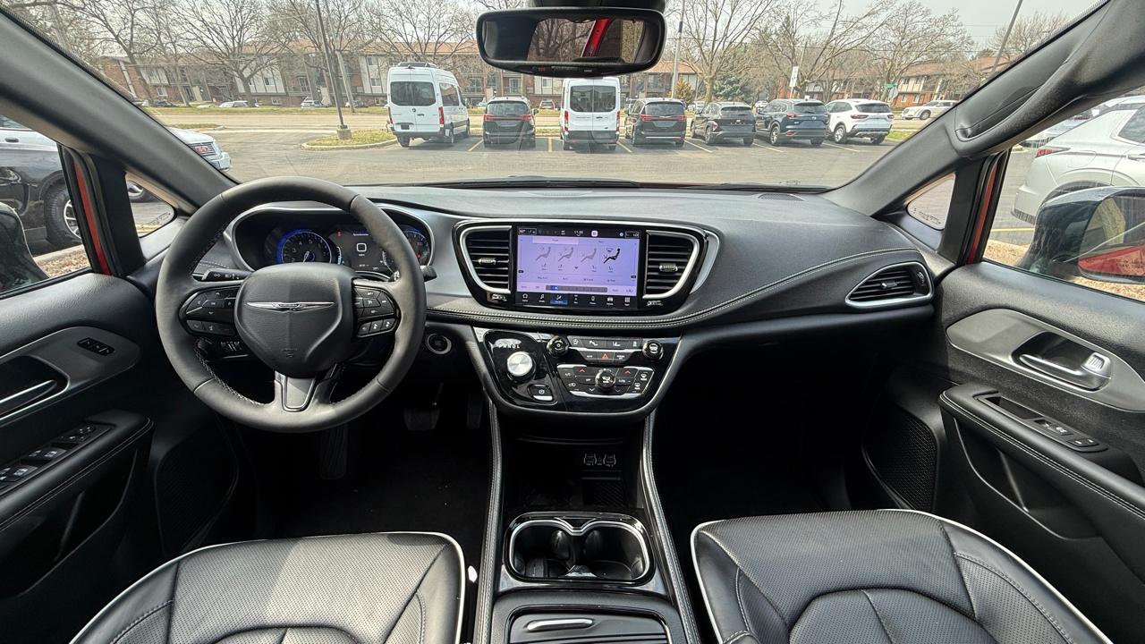 Chrysler Pacifica Limited 2025