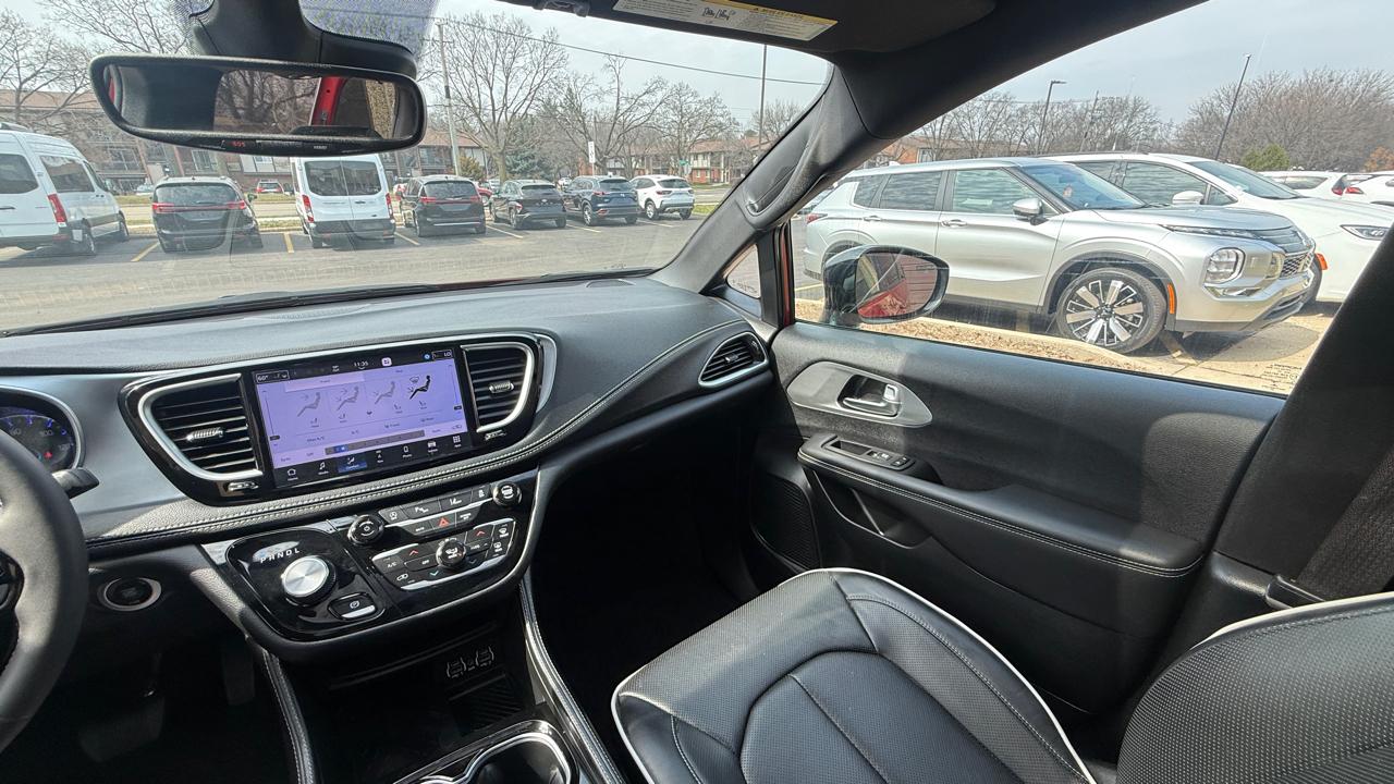 Chrysler Pacifica Limited 2025