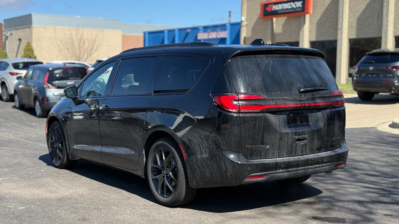 Chrysler Pacifica Limited 2025