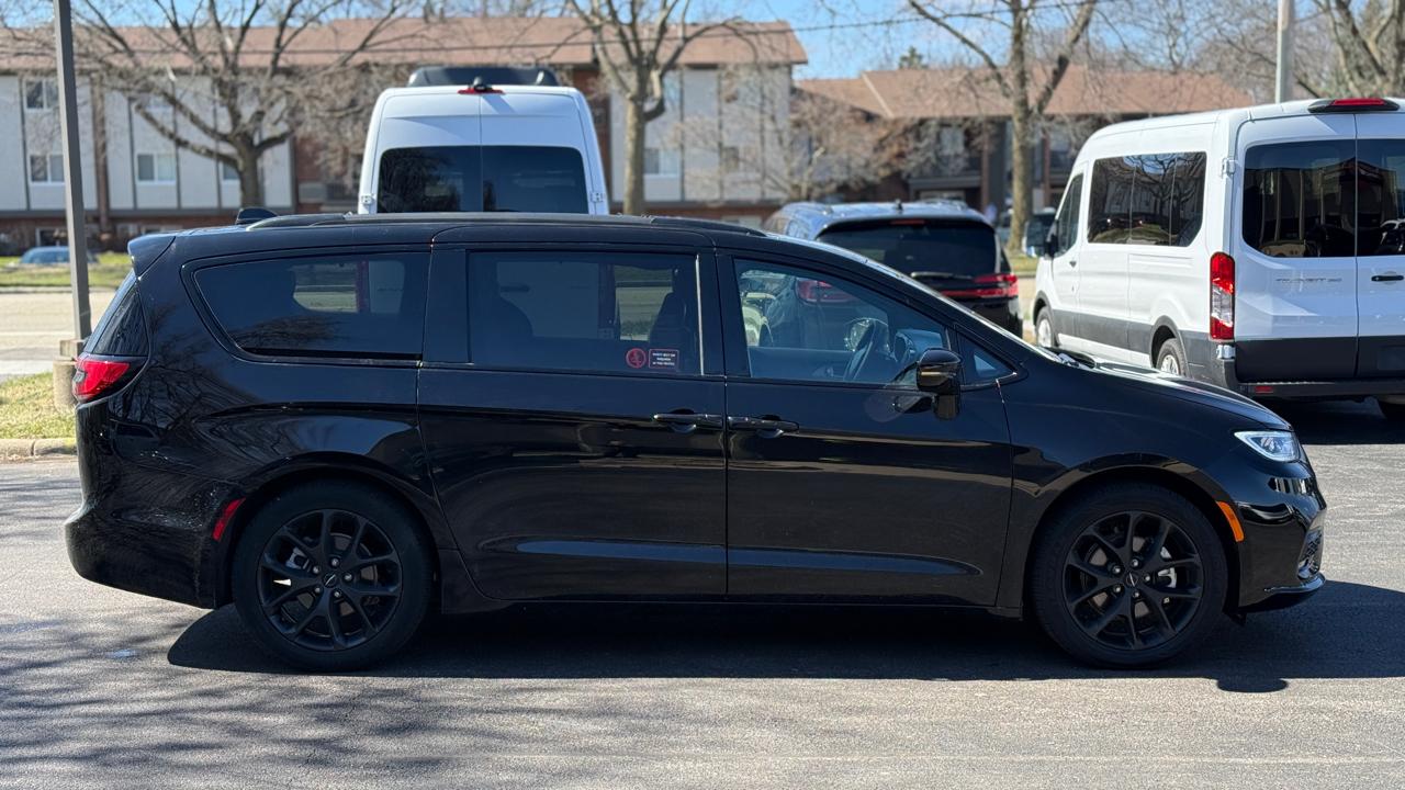 Chrysler Pacifica Limited 2025