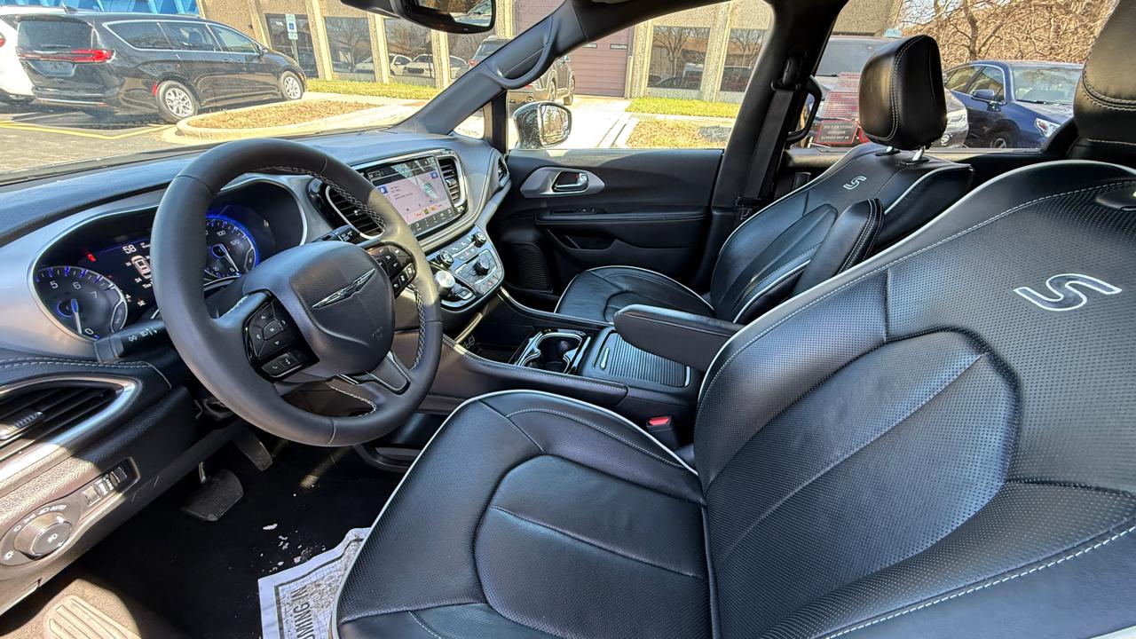 Chrysler Pacifica Limited 2025