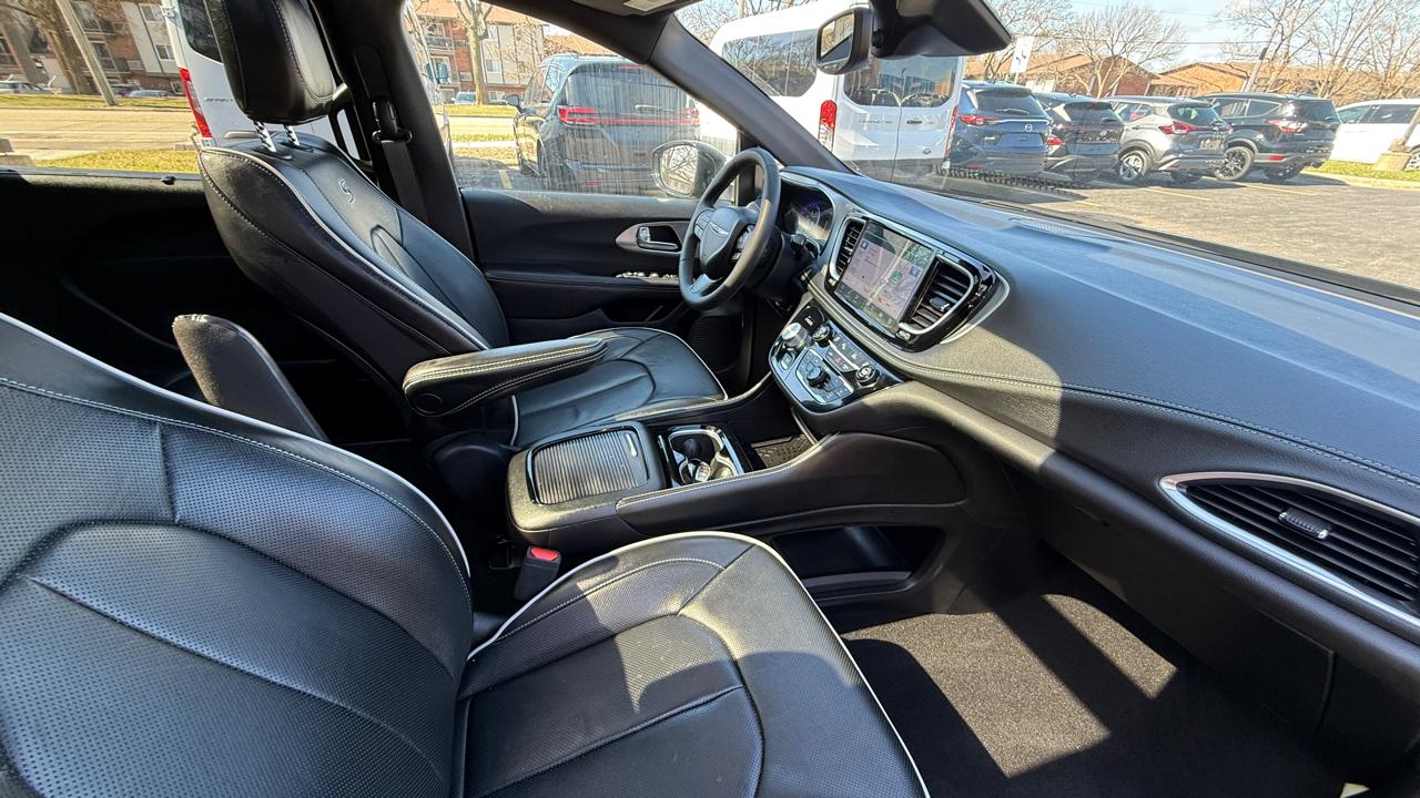 Chrysler Pacifica Limited 2025