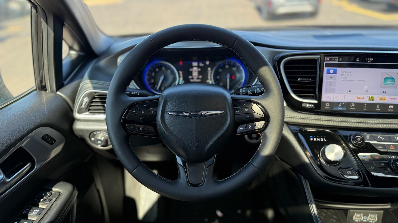 Chrysler Pacifica Limited 2025