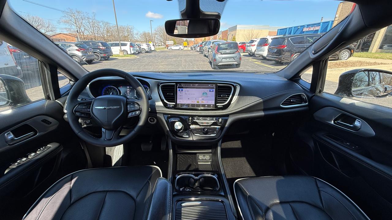Chrysler Pacifica Limited 2025