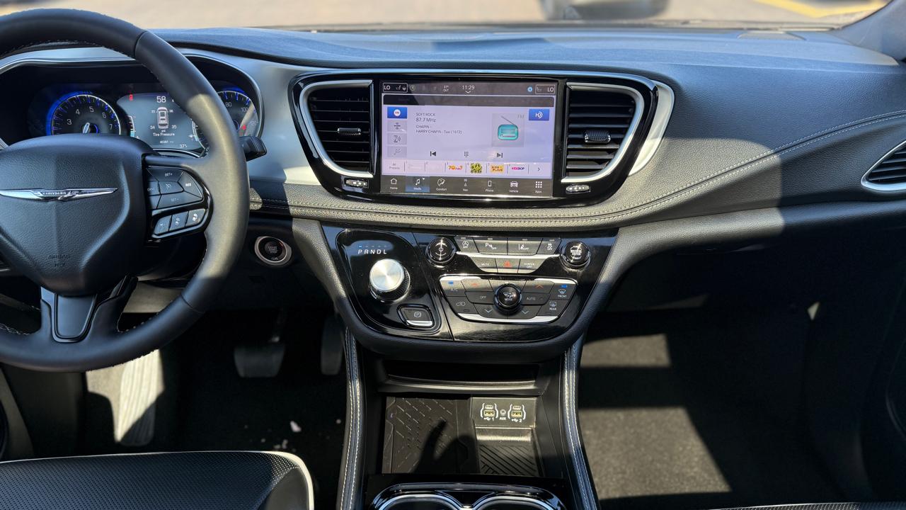 Chrysler Pacifica Limited 2025