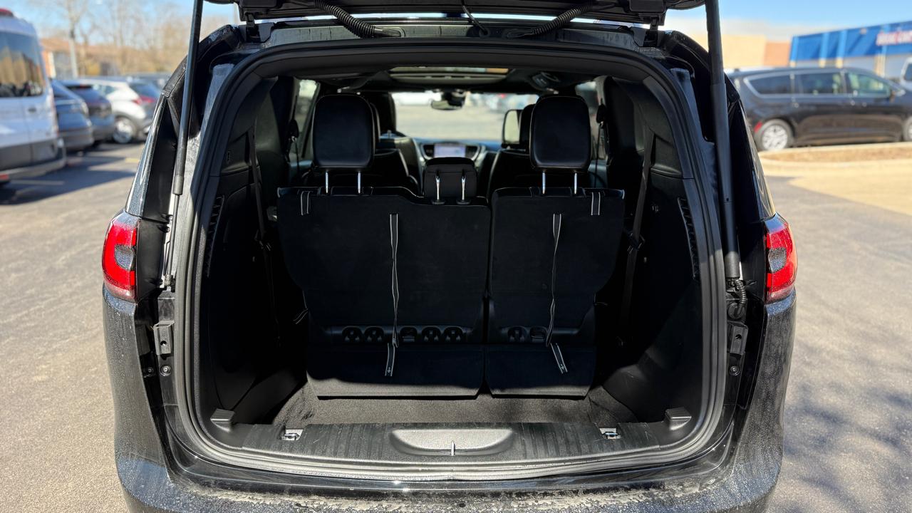 Chrysler Pacifica Limited 2025