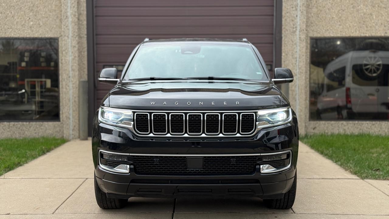 Jeep Wagoneer Base 4WD 2024