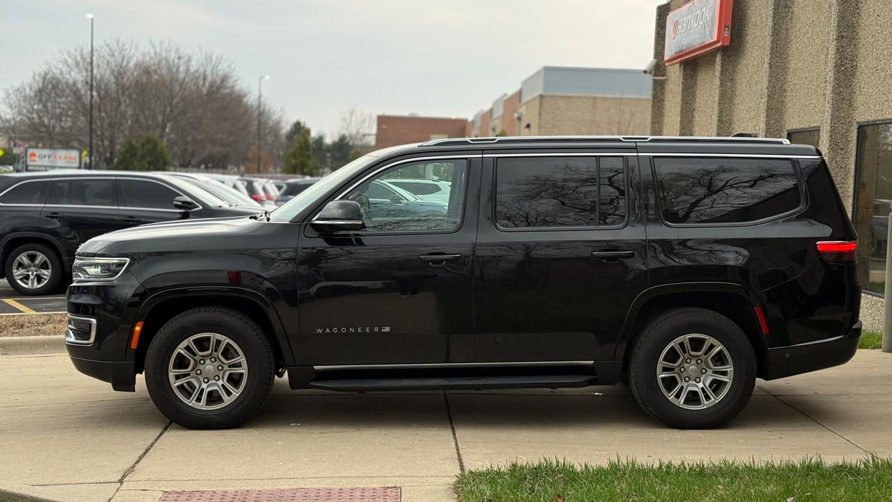 Jeep Wagoneer Base 4WD 2024
