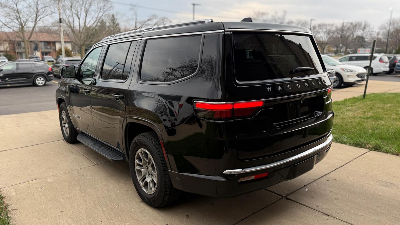 Jeep Wagoneer Base 4WD 2024