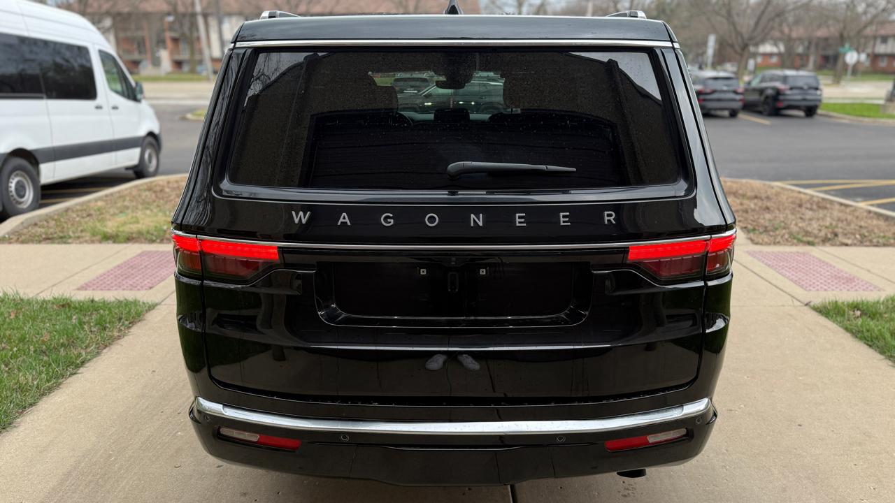 Jeep Wagoneer Base 4WD 2024