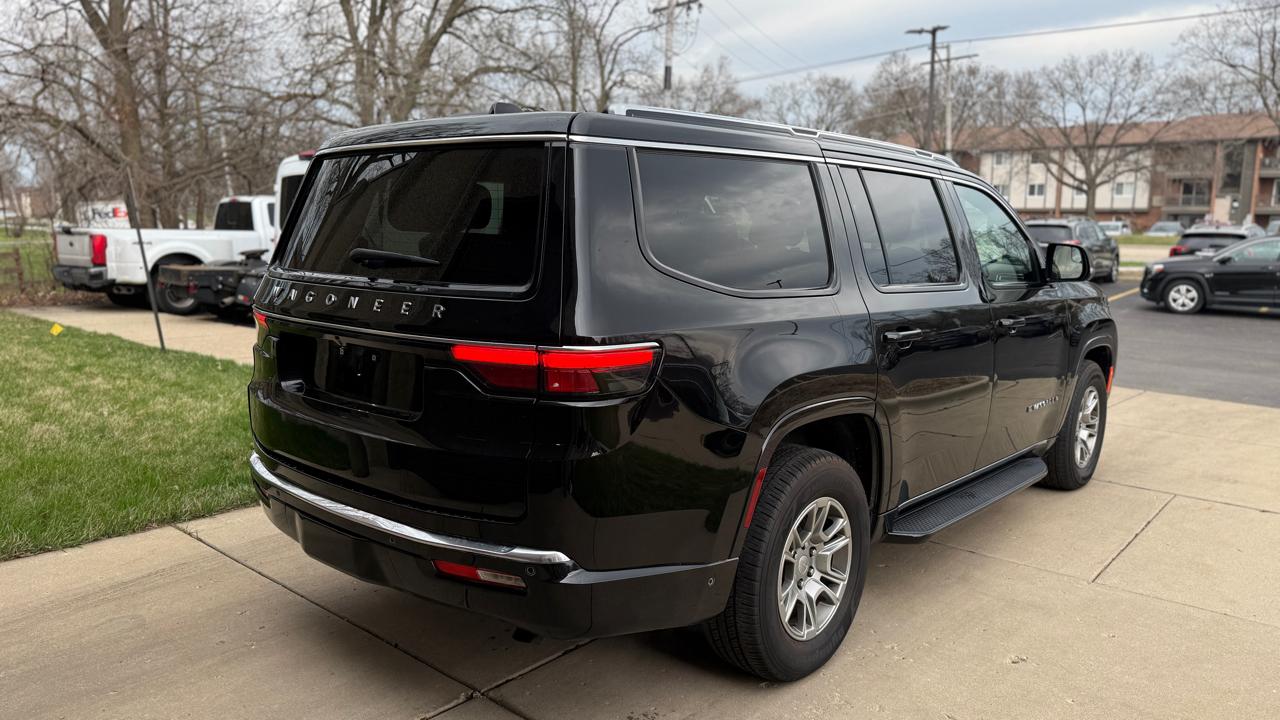 Jeep Wagoneer Base 4WD 2024