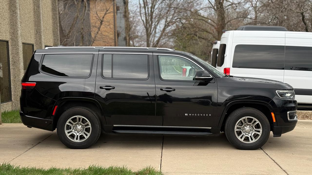 Jeep Wagoneer Base 4WD 2024