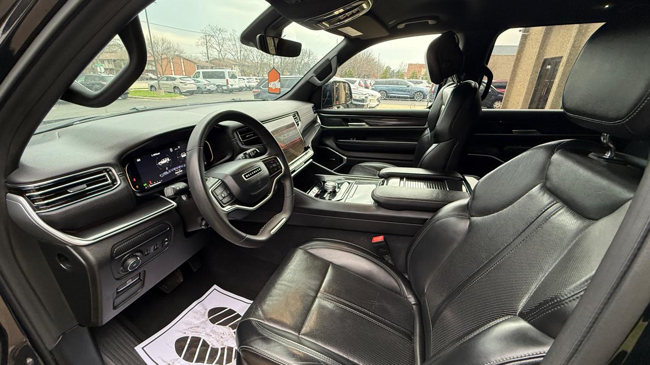 Jeep Wagoneer Base 4WD 2024