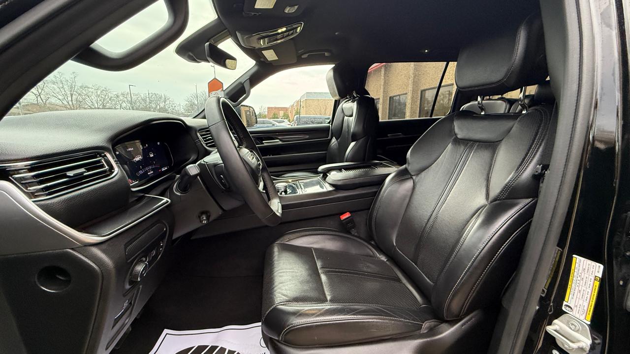 Jeep Wagoneer Base 4WD 2024