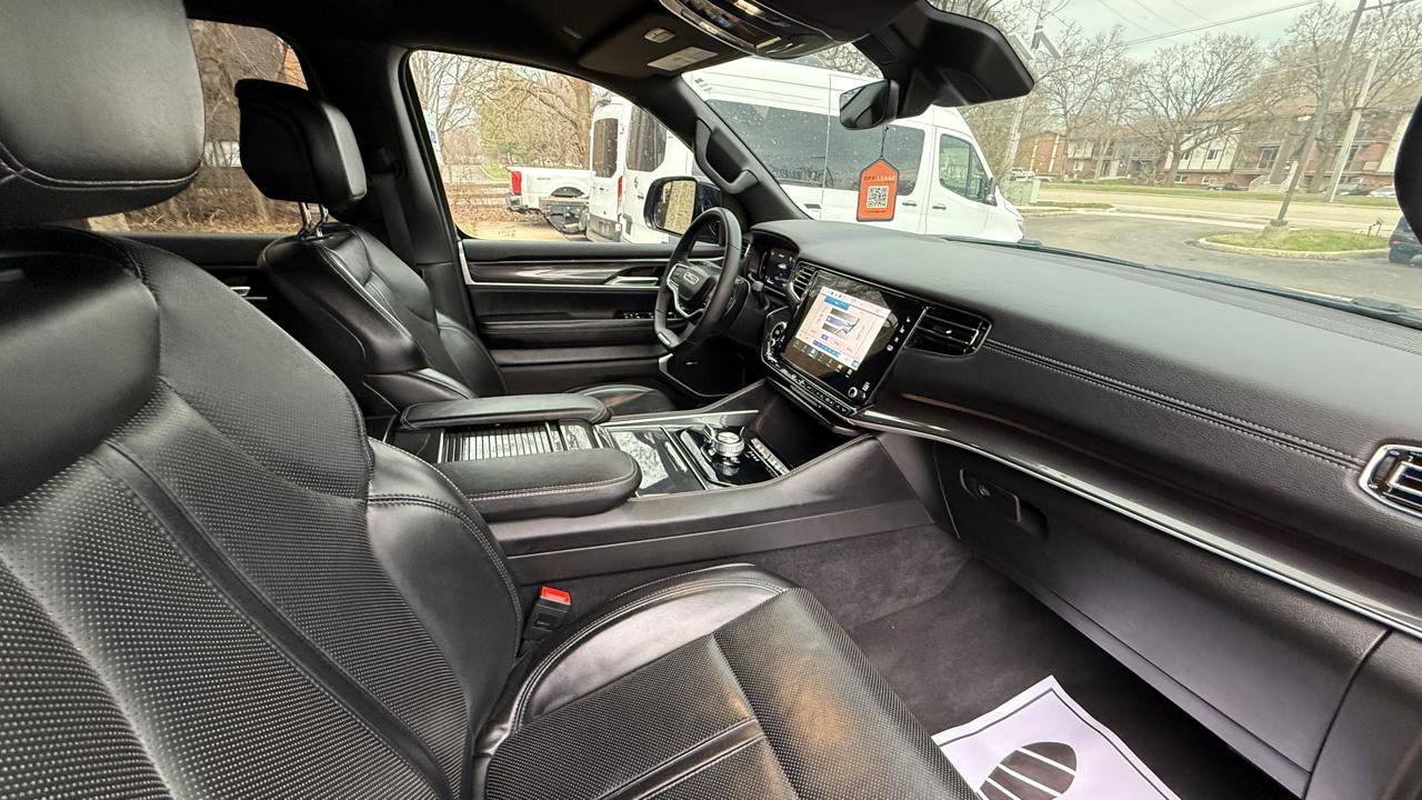 Jeep Wagoneer Base 4WD 2024