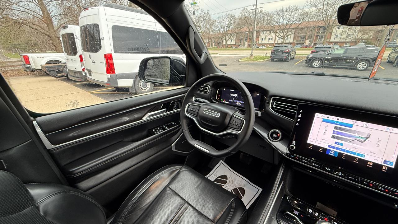 Jeep Wagoneer Base 4WD 2024