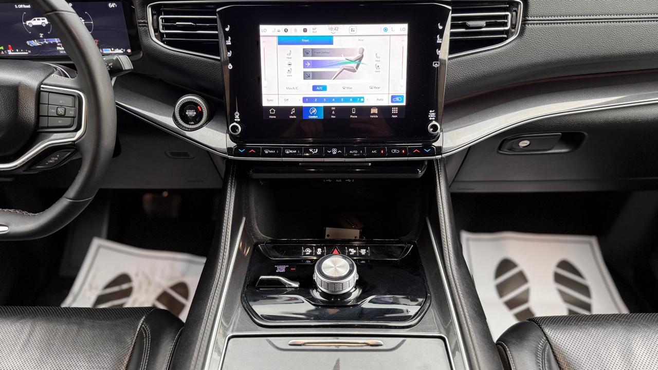 Jeep Wagoneer Base 4WD 2024