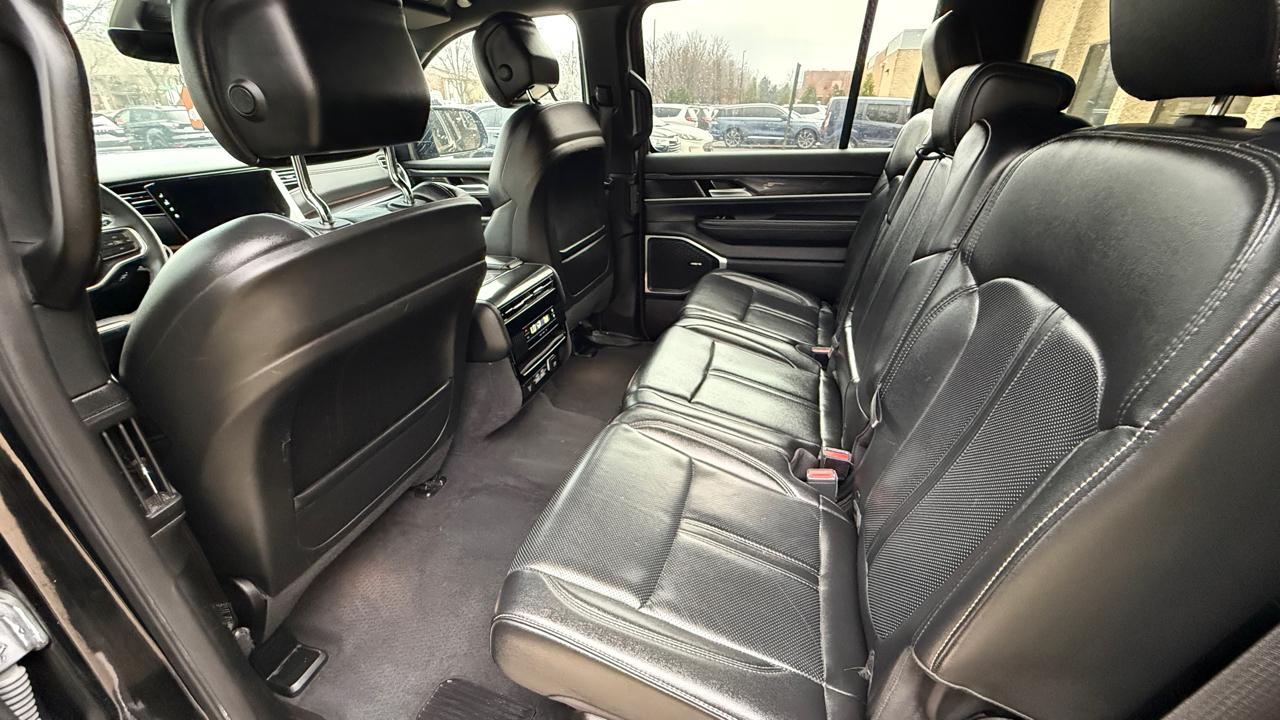 Jeep Wagoneer Base 4WD 2024