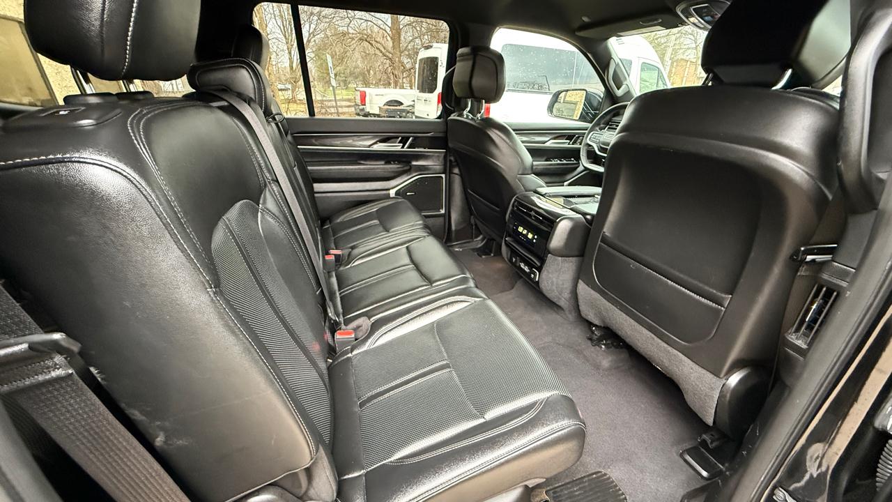 Jeep Wagoneer Base 4WD 2024