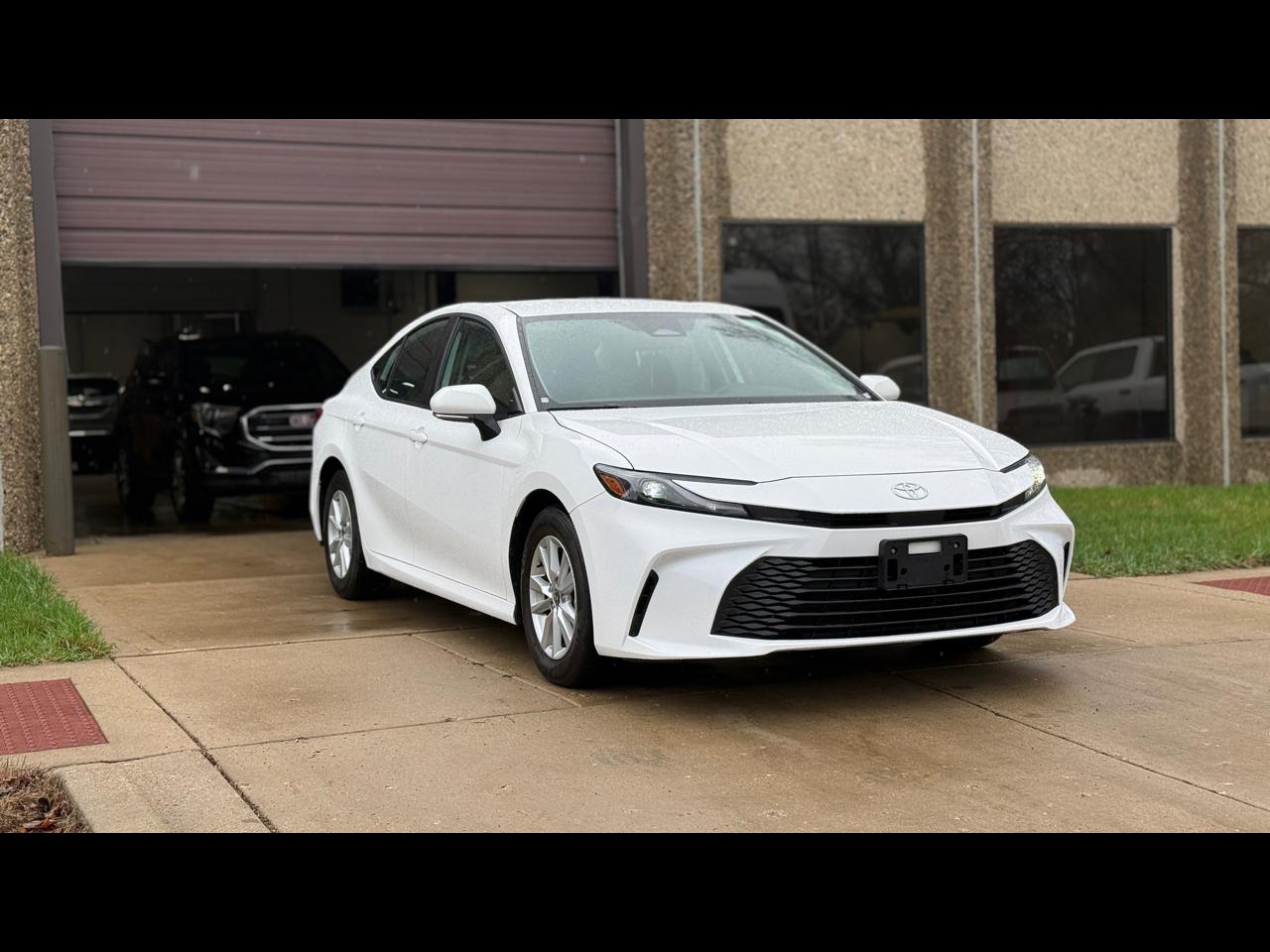 Toyota Camry Hybrid LE 2025