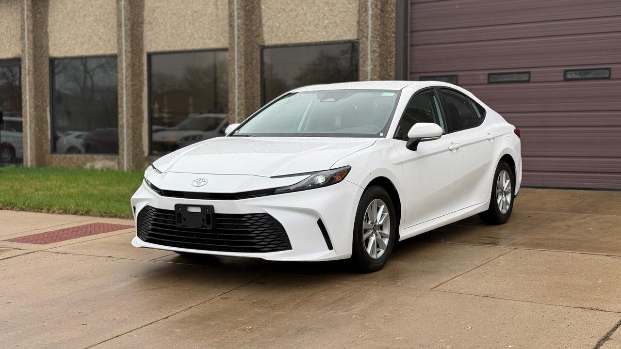 Toyota Camry Hybrid LE 2025