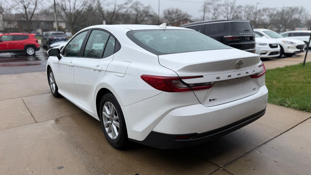 Toyota Camry Hybrid LE 2025