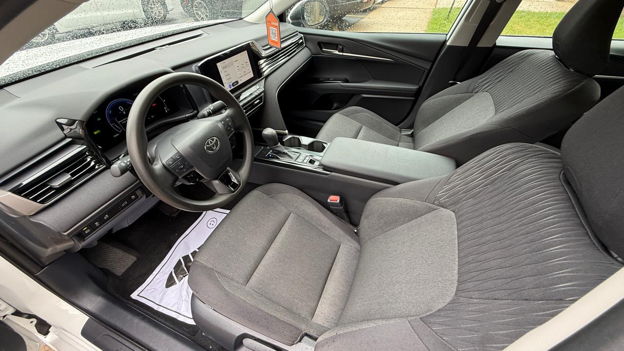 Toyota Camry Hybrid LE 2025