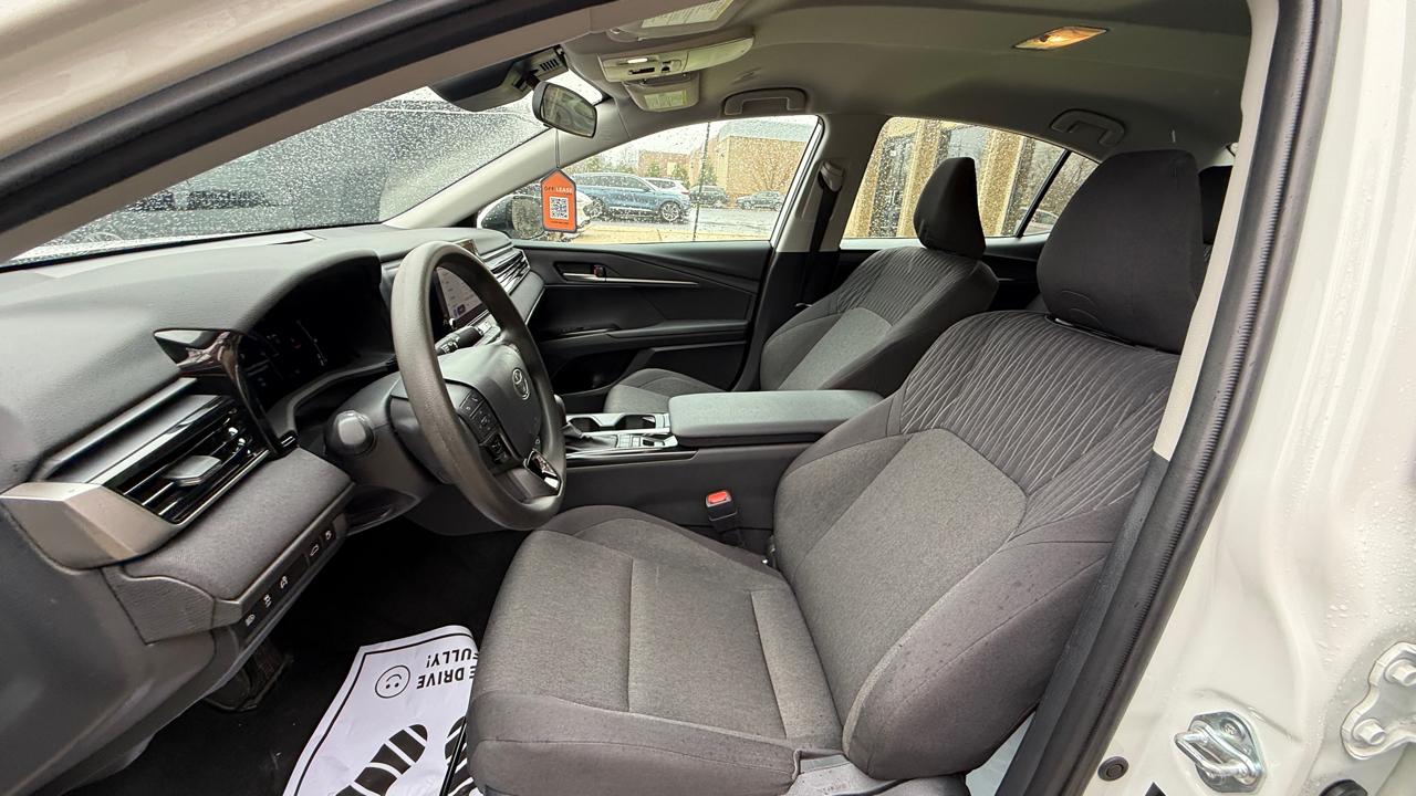 Toyota Camry Hybrid LE 2025