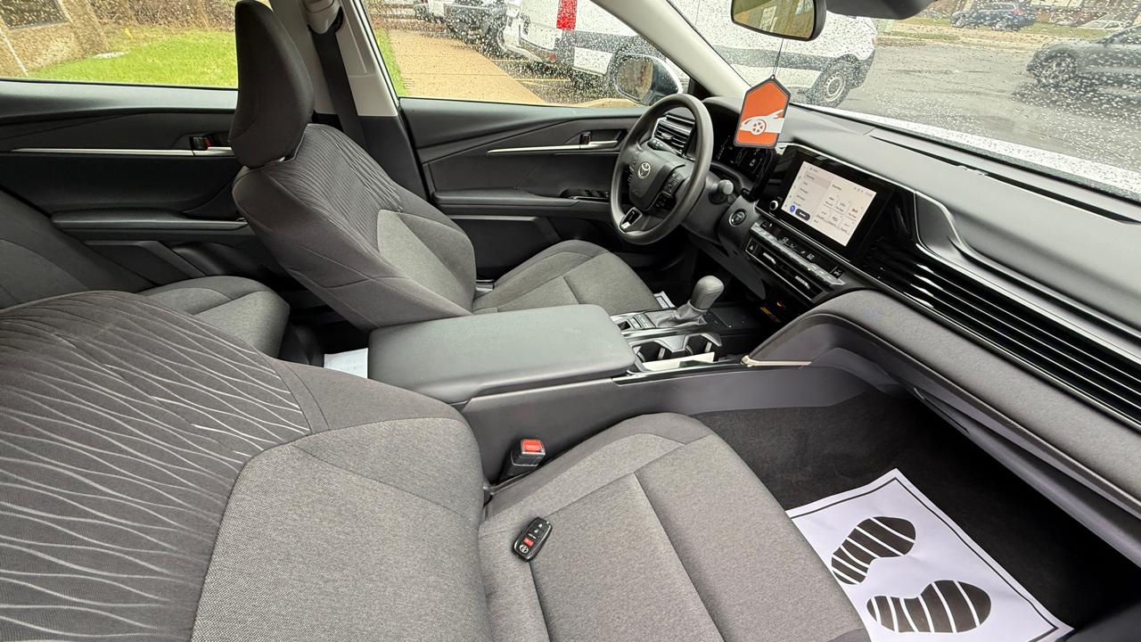 Toyota Camry Hybrid LE 2025