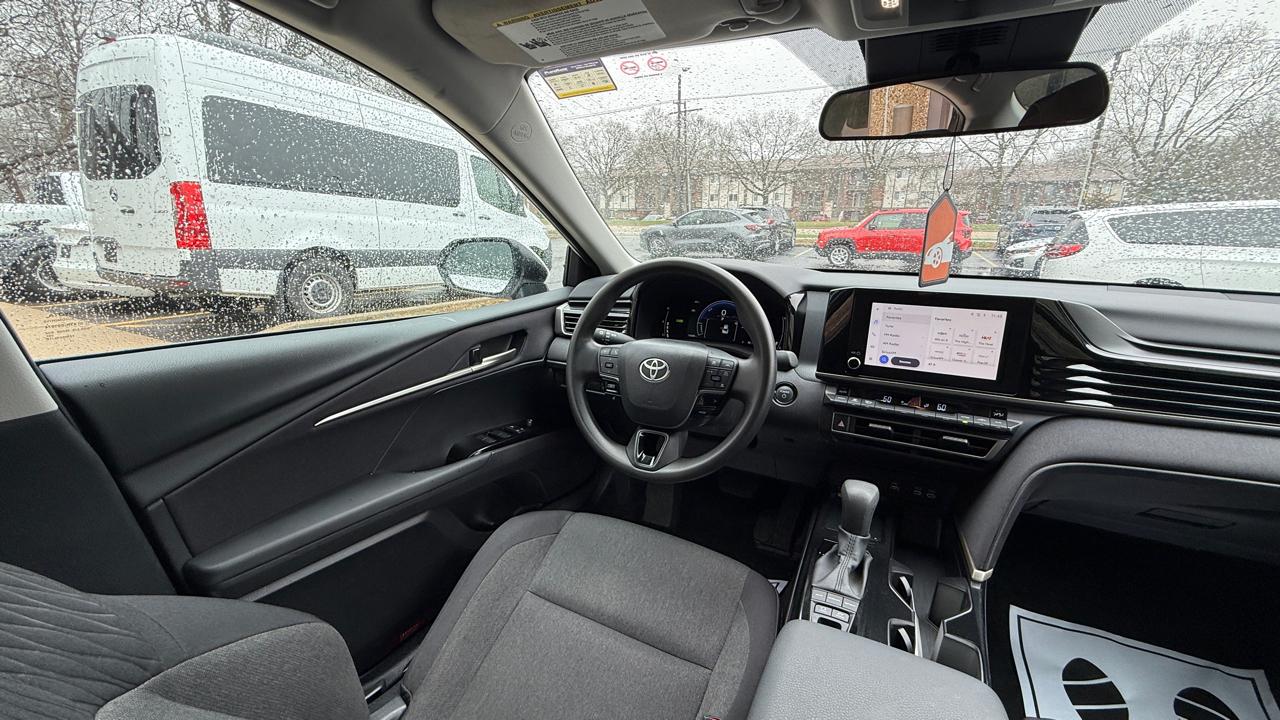 Toyota Camry Hybrid LE 2025