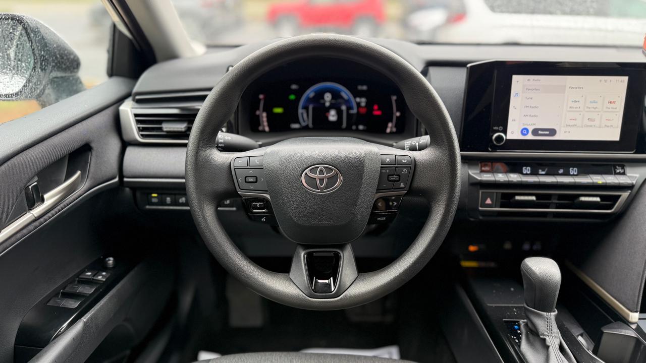 Toyota Camry Hybrid LE 2025