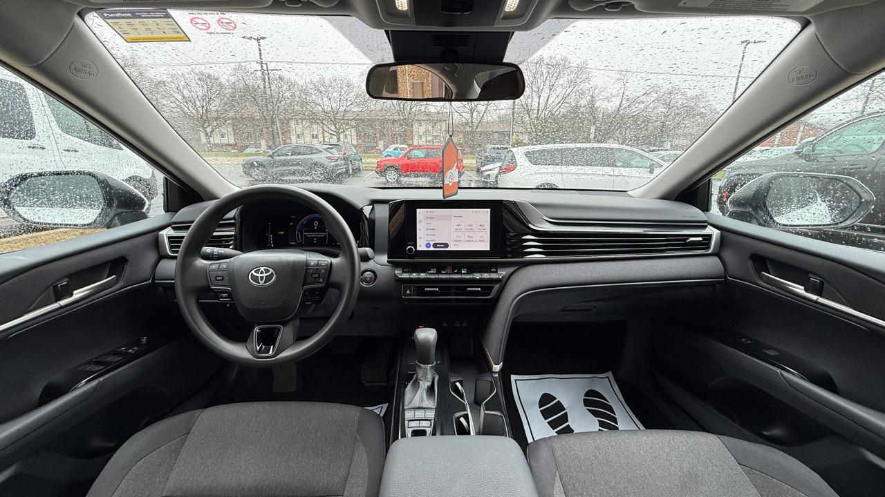 Toyota Camry Hybrid LE 2025