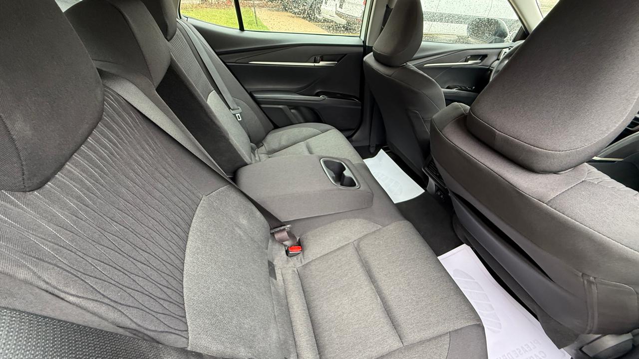 Toyota Camry Hybrid LE 2025