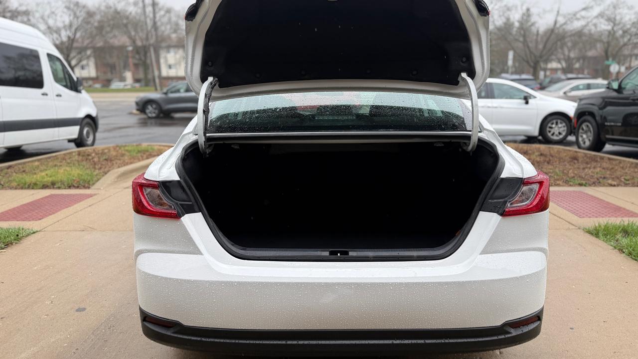 Toyota Camry Hybrid LE 2025