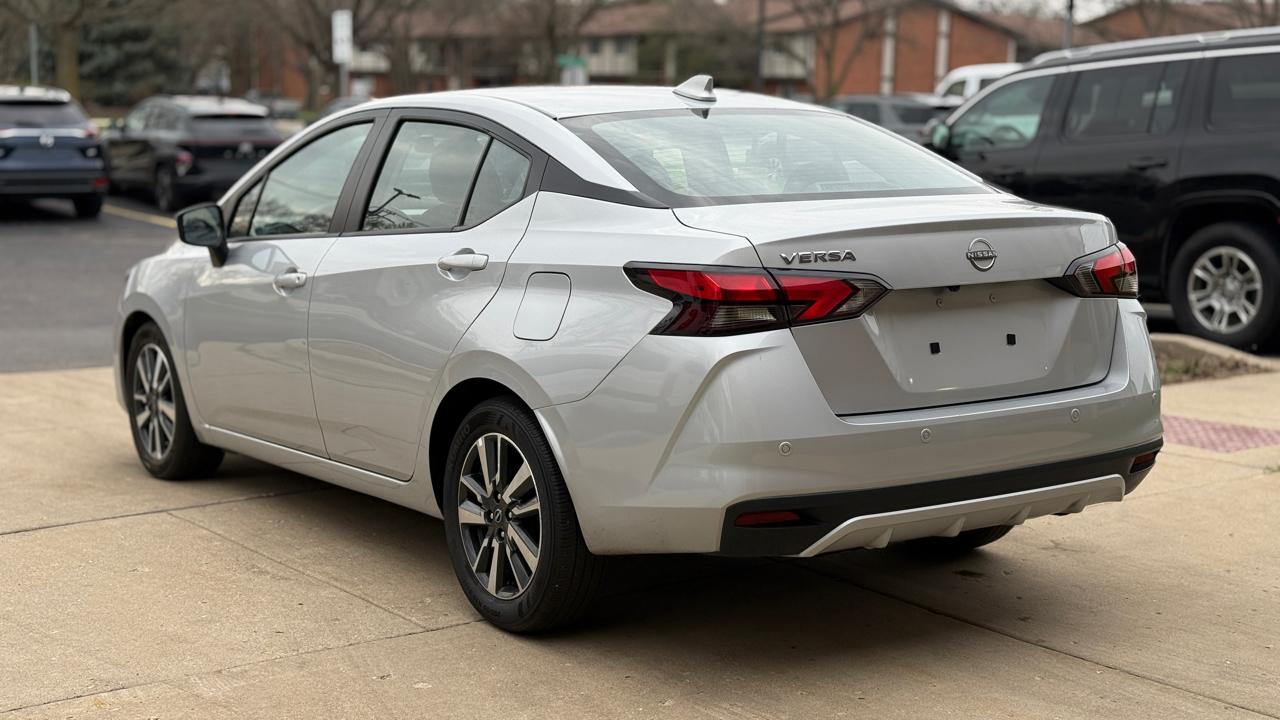 Nissan Versa SV 2025