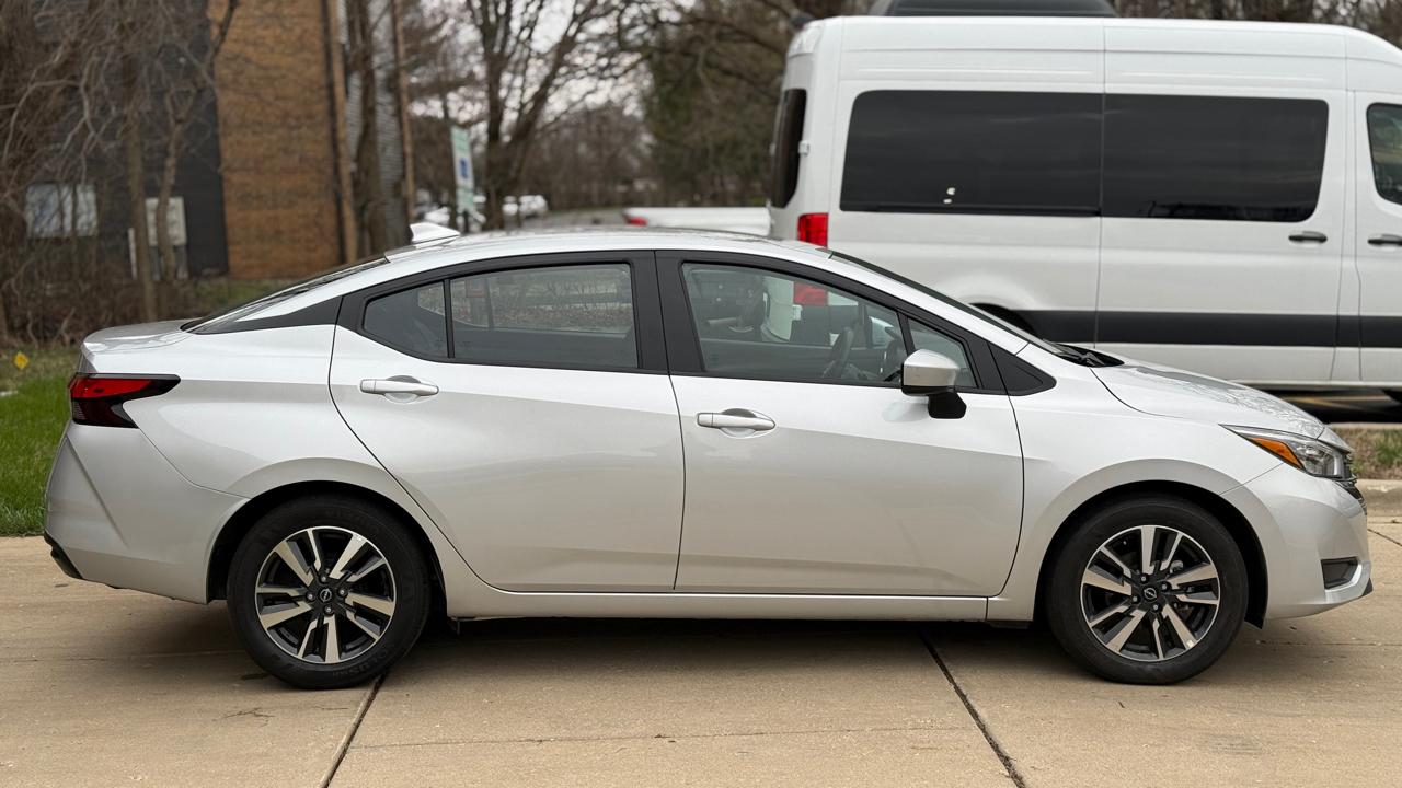 Nissan Versa SV 2025