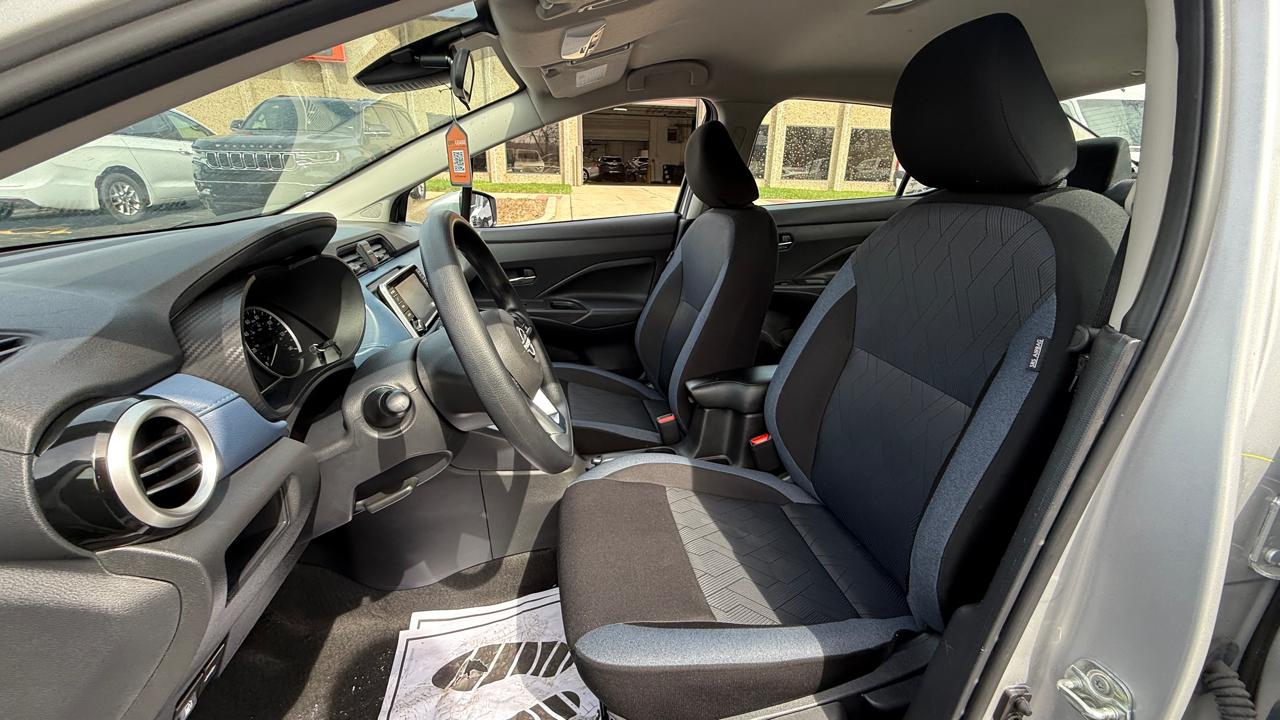 Nissan Versa SV 2025