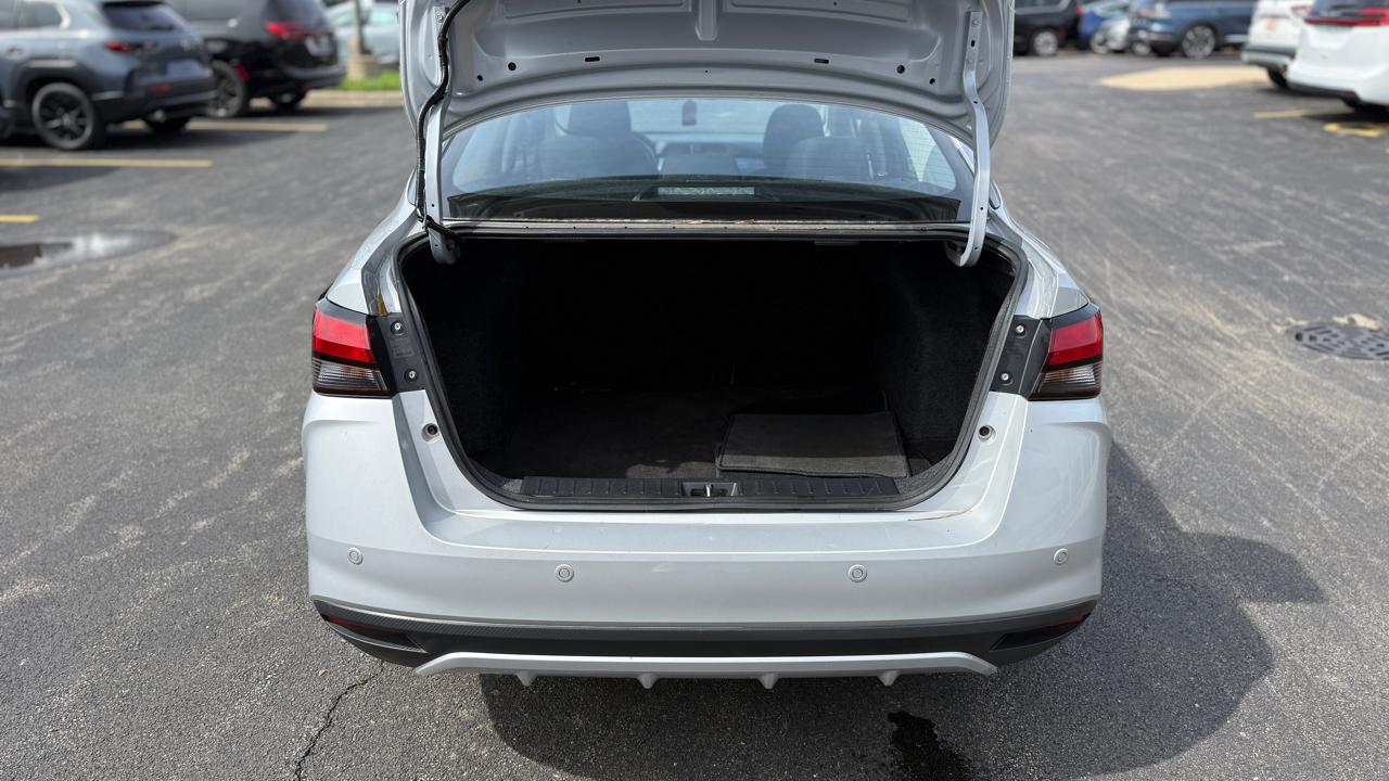 Nissan Versa SV 2025