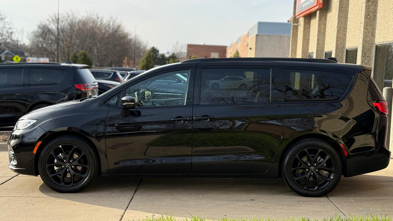 Chrysler Pacifica Limited 2025