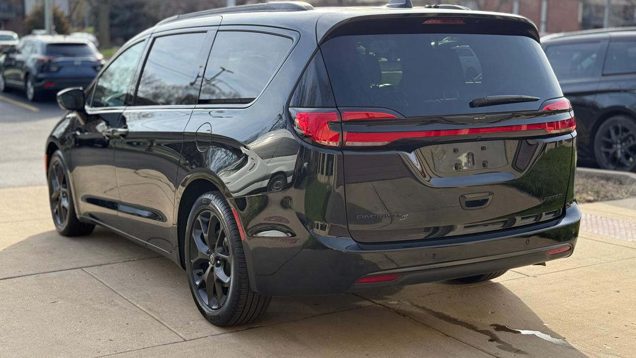 Chrysler Pacifica Limited 2025