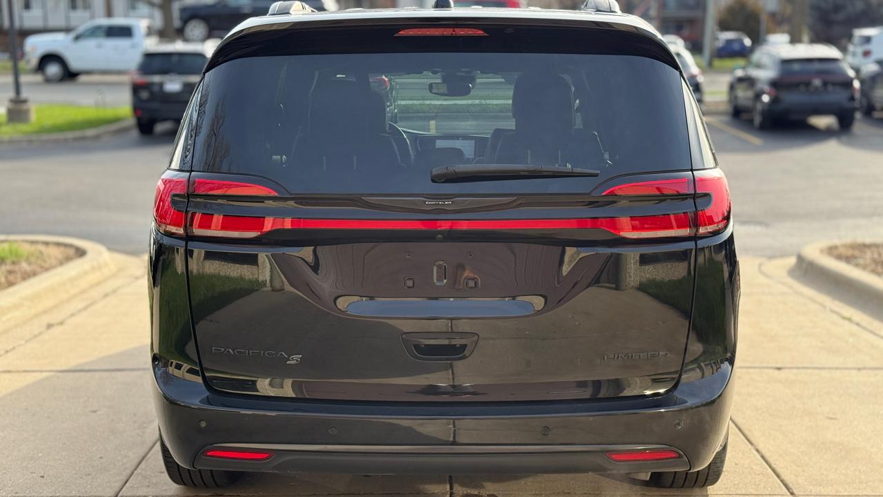 Chrysler Pacifica Limited 2025