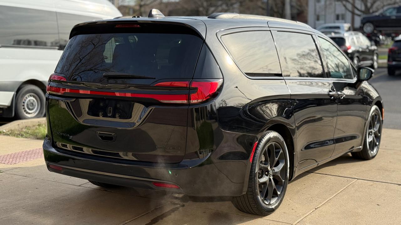 Chrysler Pacifica Limited 2025