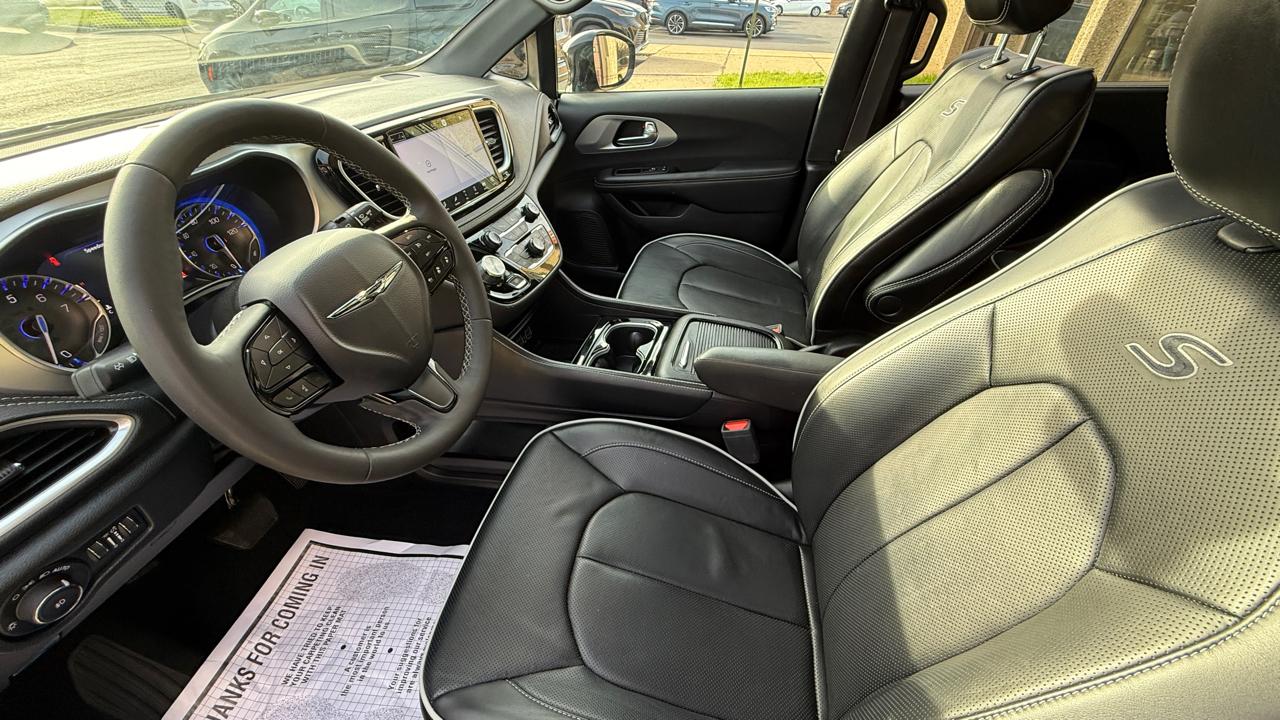 Chrysler Pacifica Limited 2025